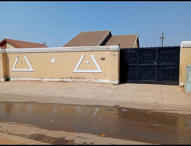 2 BEDROOM HOUSE FOR SALE IN PROTEA GLEN